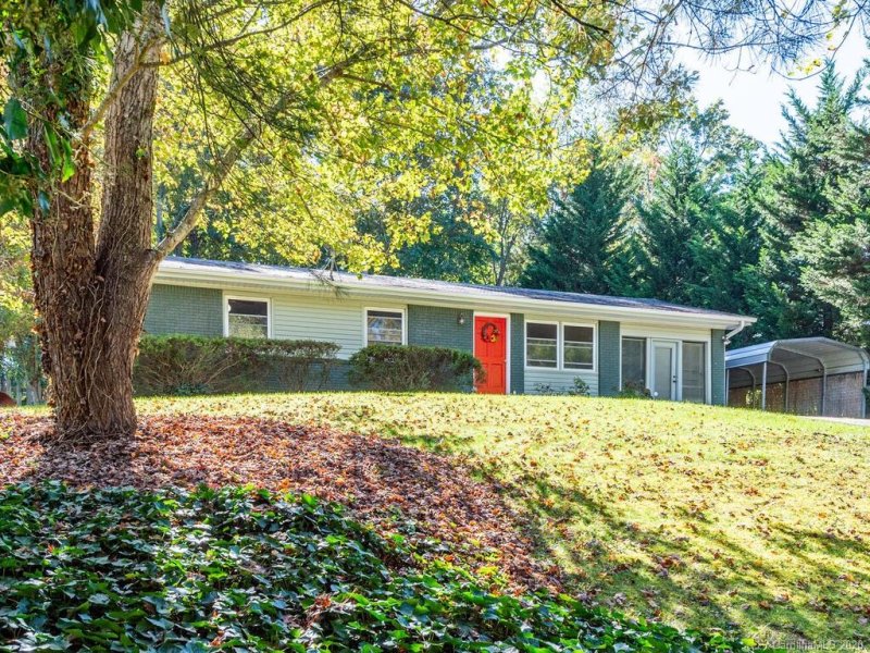 Property image 2 at 17 Lancelot Lane, Asheville, NC 28806