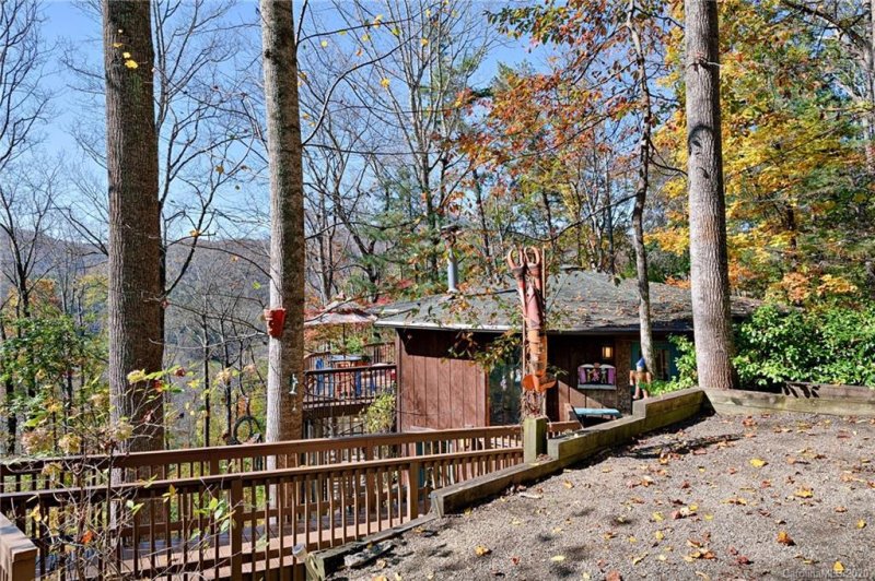 Property image 2 at 4 Quinn Court, Asheville, NC 28805