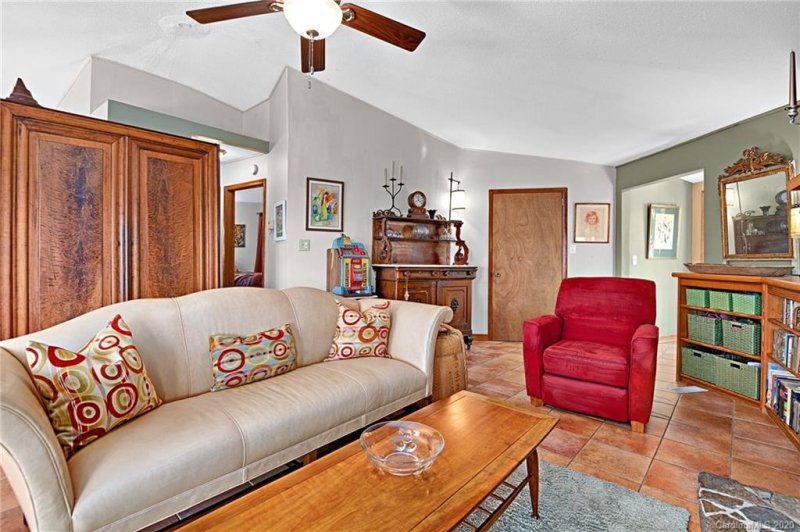 Property image 5 at 4 Quinn Court, Asheville, NC 28805