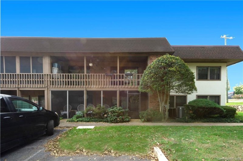 Property image 2 at 427 6th Avenue, Hendersonville, NC 28739