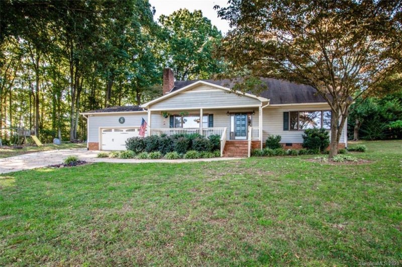 Property image 4 at 140 Crystal Circle, Mooresville, NC 28117