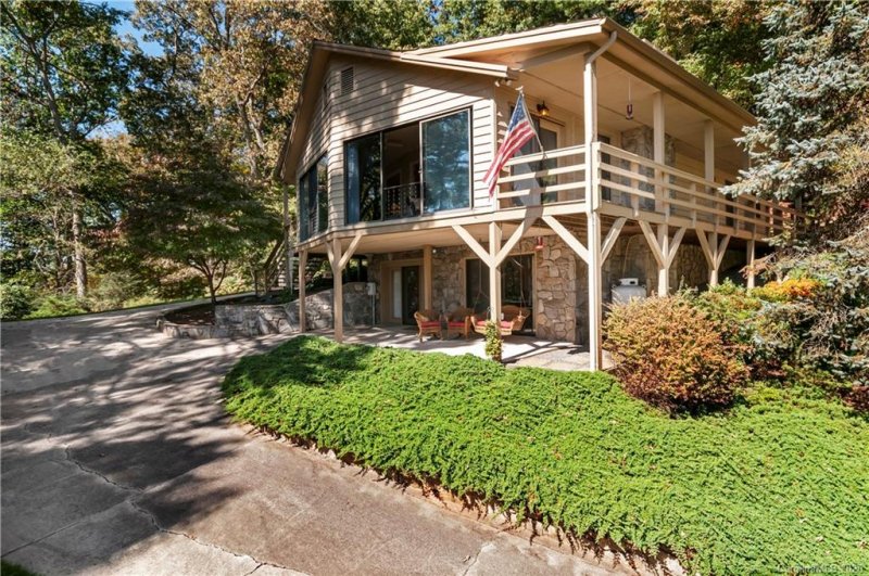 Property image 2 at 486 Oak Ridge Drive, Clyde, NC 28721