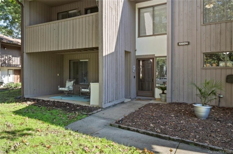 Property image 2 at 6604 Point Comfort Lane, Charlotte, NC 28226