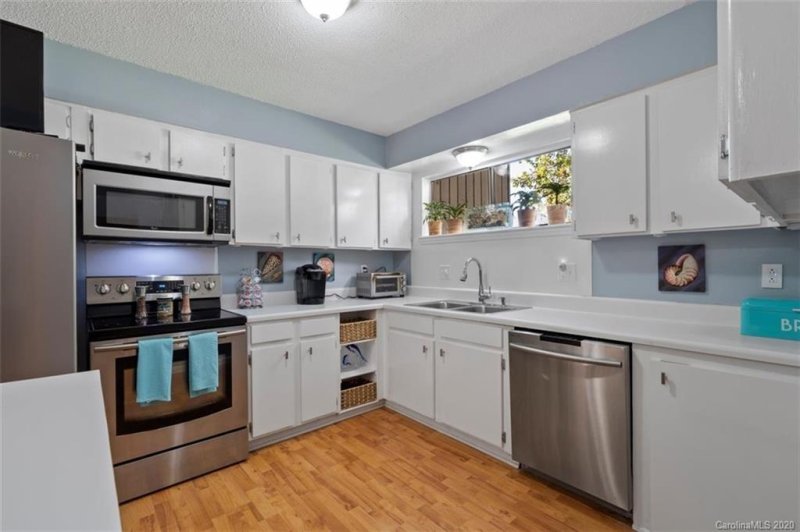 Property image 5 at 6604 Point Comfort Lane, Charlotte, NC 28226