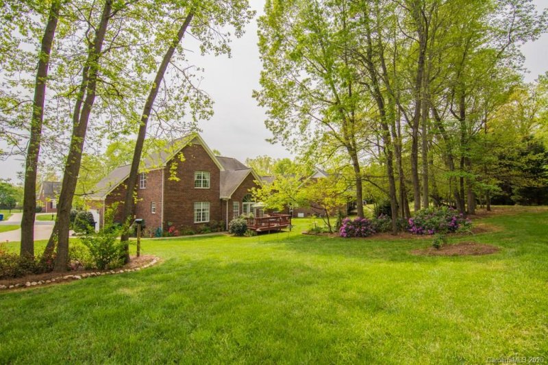 Property image 2 at 131 Eaglecrest Drive, Matthews, NC 28104