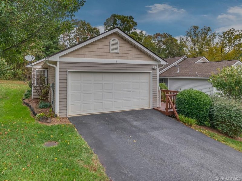 Property image 4 at 90 Creeks End Circle, Mills River, NC 28759