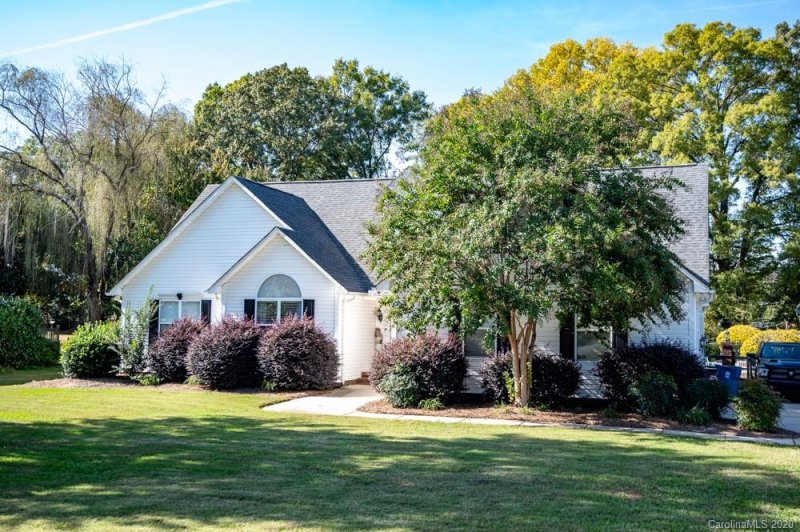 Property image 2 at 212 Northchase Drive, Concord, NC 28027