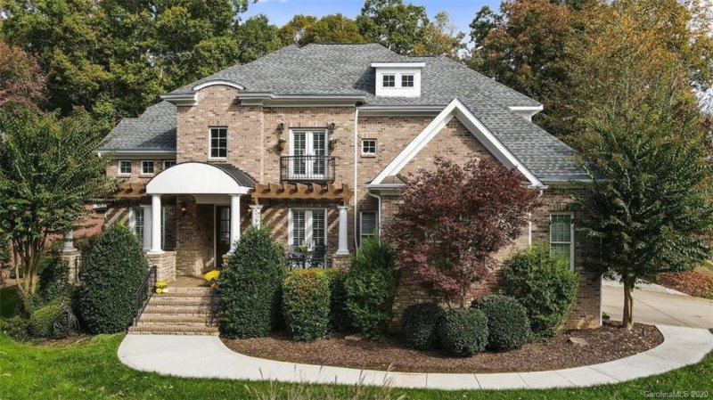 Property image 2 at 6610 Fox Ridge Circle, Davidson, NC 28036