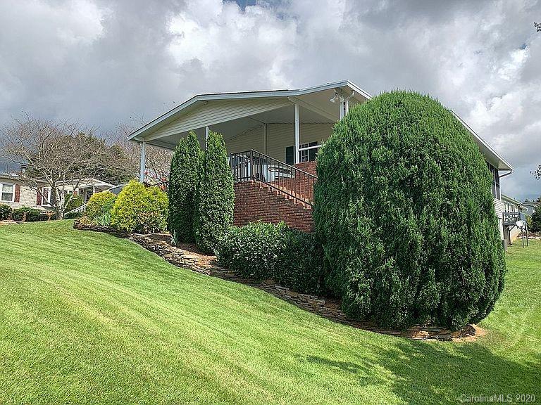 Property image 3 at 4 N June Lane, Hendersonville, NC 28792