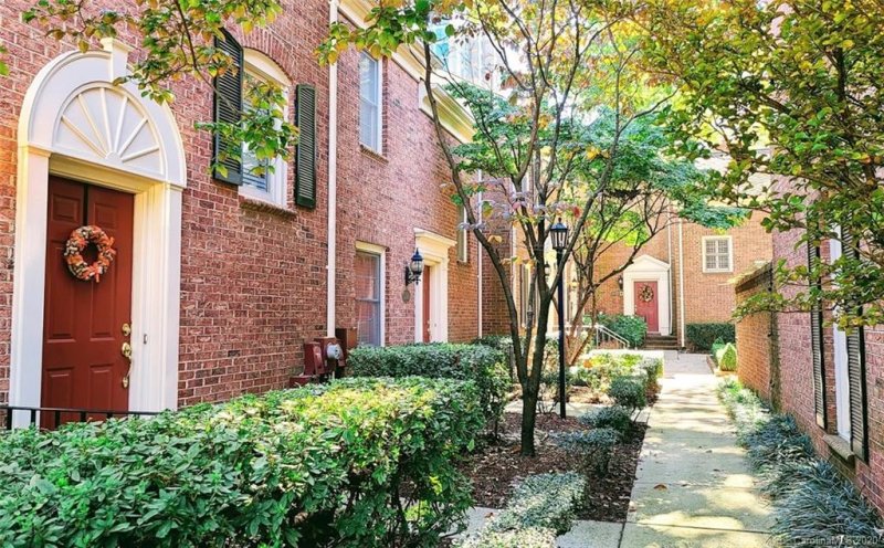Property image 4 at 530 N Poplar Street, Charlotte, NC 28202