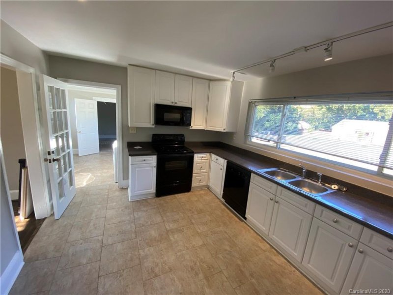 Property image 2 at 4220 Sheridan Drive, Charlotte, NC 28205