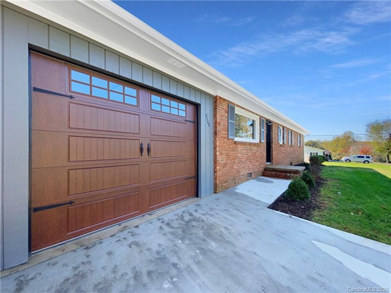 Property image 4 at 2508 33rd Avenue, Hickory, NC 28601
