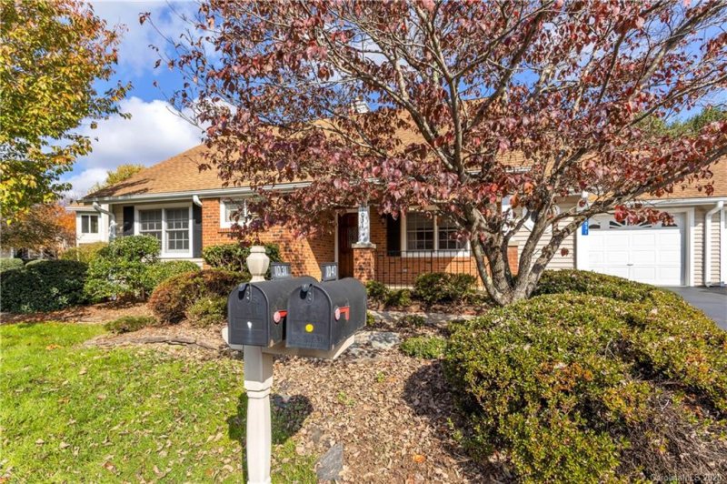 Property image 3 at 1031 Saddlebrook Drive, Hendersonville, NC 28739