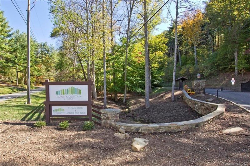 Property image 3 at 91 Longspur Lane, Asheville, NC 28804