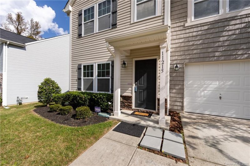Property image 2 at 11215 Breezehill Lane, Charlotte, NC 28262
