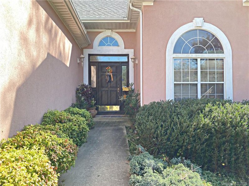 Property image 2 at 5686 Gold Creek Bay Drive, Hickory, NC 28601