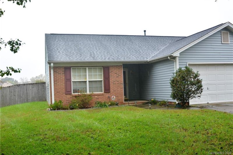 Property image 2 at 6941 Red Bud Circle, Charlotte, NC 28214