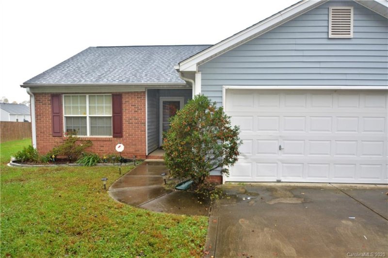 Property image 3 at 6941 Red Bud Circle, Charlotte, NC 28214