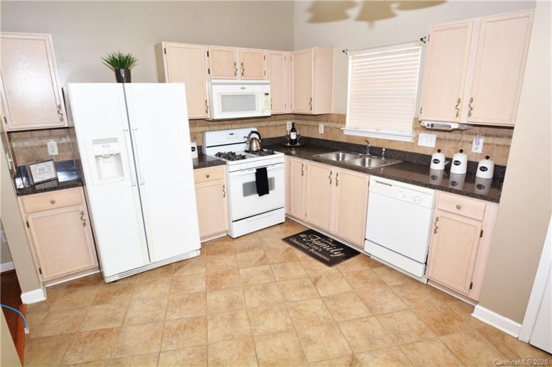 Property image 5 at 6941 Red Bud Circle, Charlotte, NC 28214