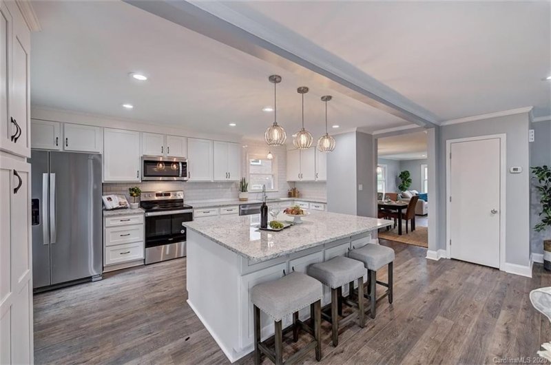 1816 Stoneyridge Drive