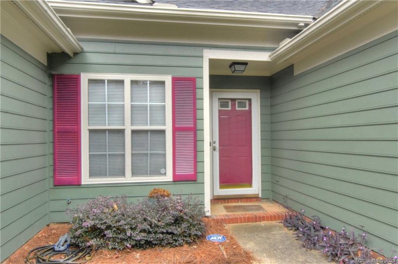 Property image 3 at 520 Oakbluff Circle, Charlotte, NC 28216