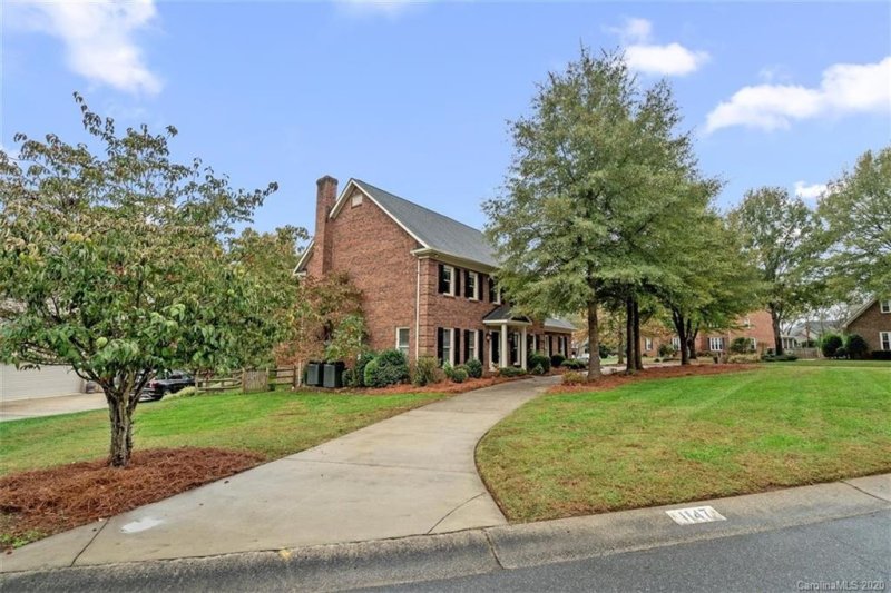 Property image 3 at 1147 Laurel Park Lane, Charlotte, NC 28270