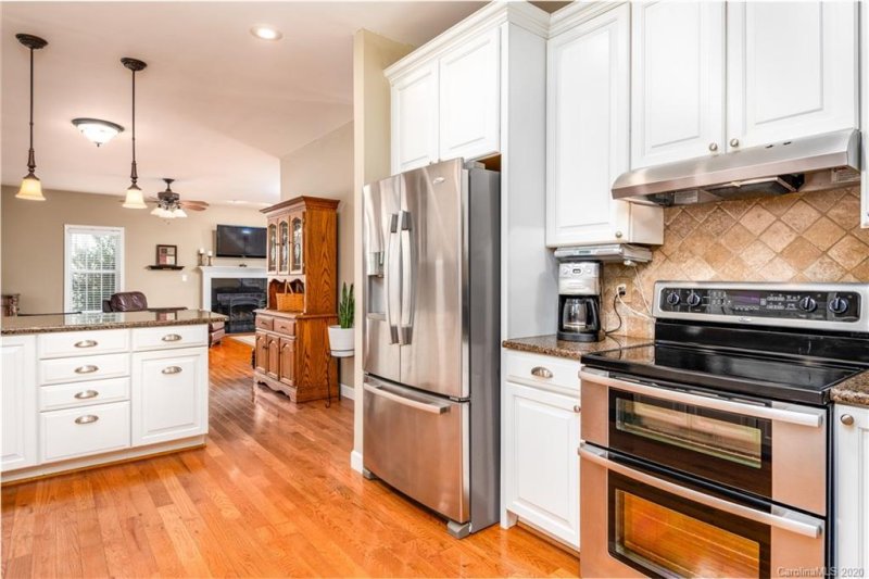 Property image 3 at 1817 Twin Ponds Drive, Hickory, NC 28602