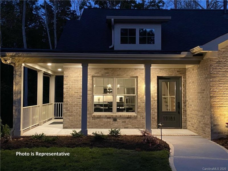 Cornelius Woods, Cornelius Community