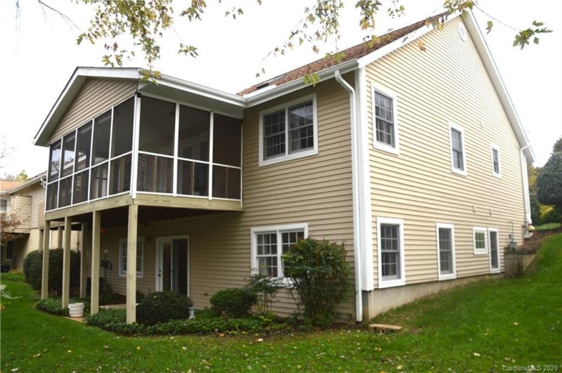 Property image 2 at 1124 Citation Circle, Hendersonville, NC 28739