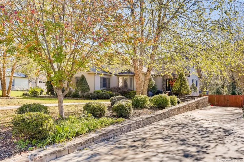 Property image 2 at 621 W End Avenue, Statesville, NC 28677