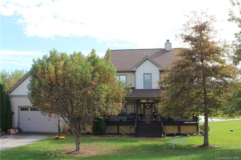 Property image 2 at 261 Grand Oaks Drive, Hendersonville, NC 28792