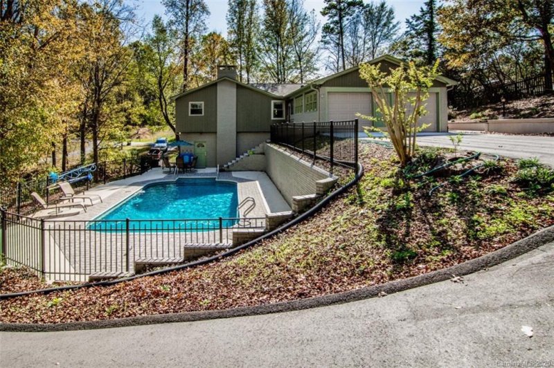 659 Knollcrest Drive