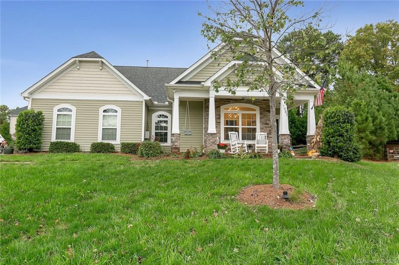 Property image 2 at 7983 Sally Clark Drive, Denver, NC 28037