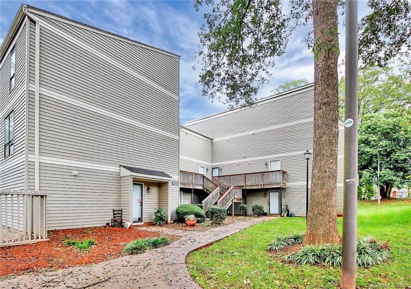 Property image 2 at 1635 Merry Oaks Road, Charlotte, NC 28205