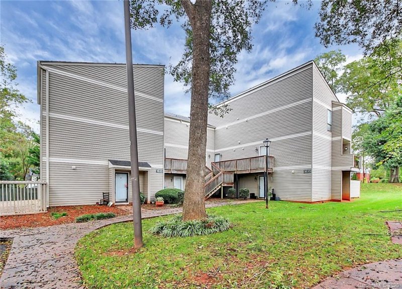 Property image 3 at 1635 Merry Oaks Road, Charlotte, NC 28205