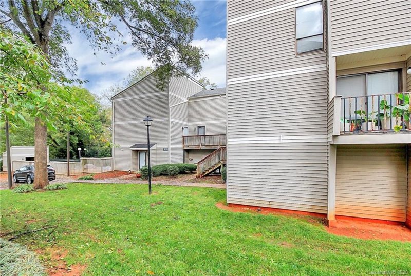 Property image 4 at 1635 Merry Oaks Road, Charlotte, NC 28205