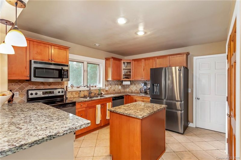 Property image 4 at 424 Beverly Circle, Charlotte, NC 28270