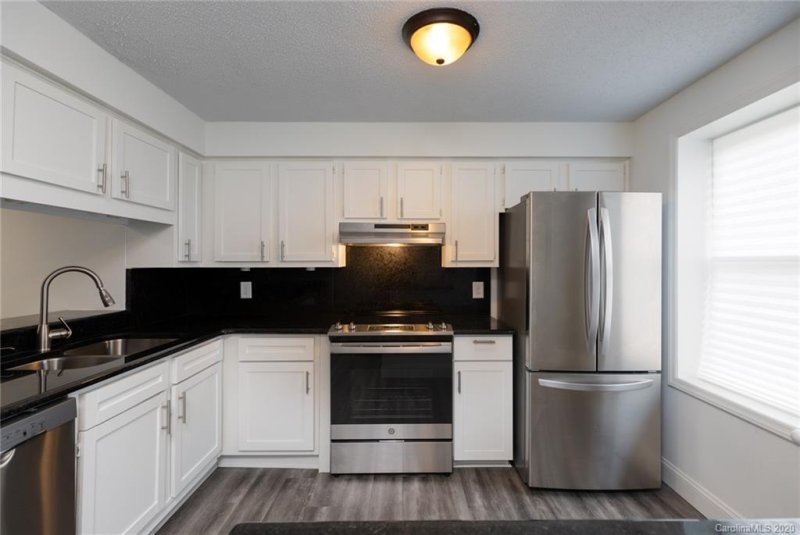 Property image 3 at 7609 Holly Grove Court, Charlotte, NC 28227