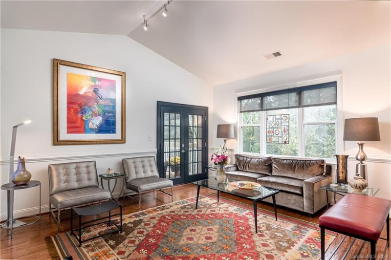 Property image 4 at 5601 Fairview Road, Charlotte, NC 28209