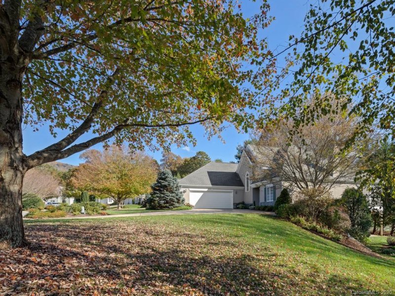 Property image 2 at 28 Tiverton Lane, Asheville, NC 28803