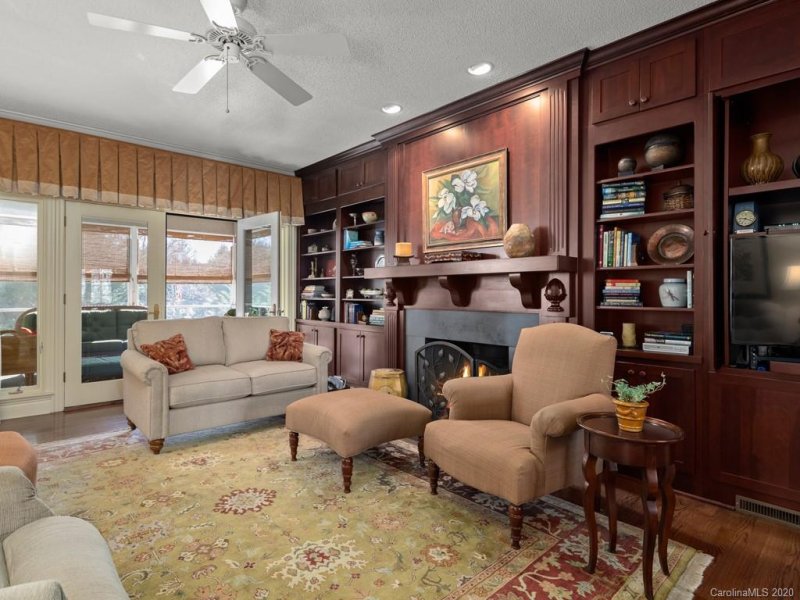 Property image 5 at 28 Tiverton Lane, Asheville, NC 28803