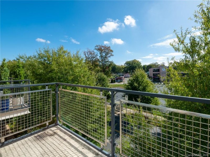 Property image 2 at 1133 Metropolitan Avenue, Charlotte, NC 28204