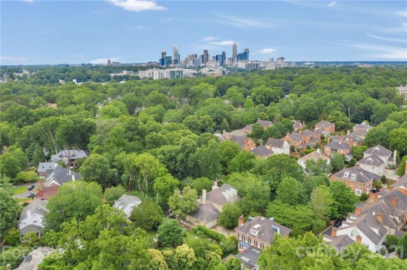 Property image 4 at 2132 Rolston Drive, Charlotte, NC 28207