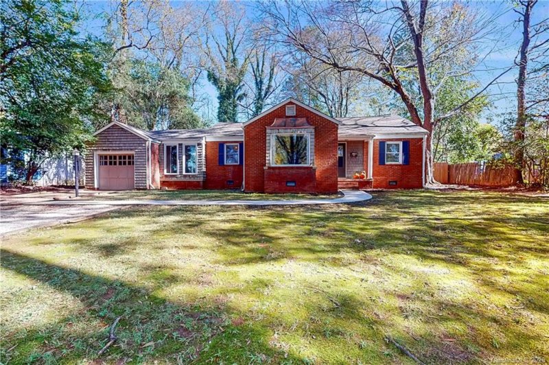 Property image 2 at 1514 Medford Drive, Charlotte, NC 28205
