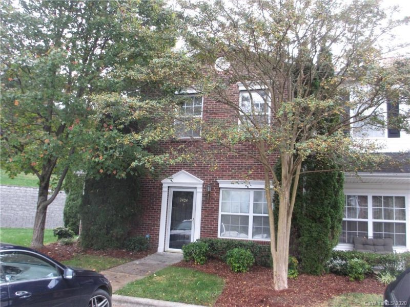 Property image 2 at 2424 Ryerson Court, Charlotte, NC 28213