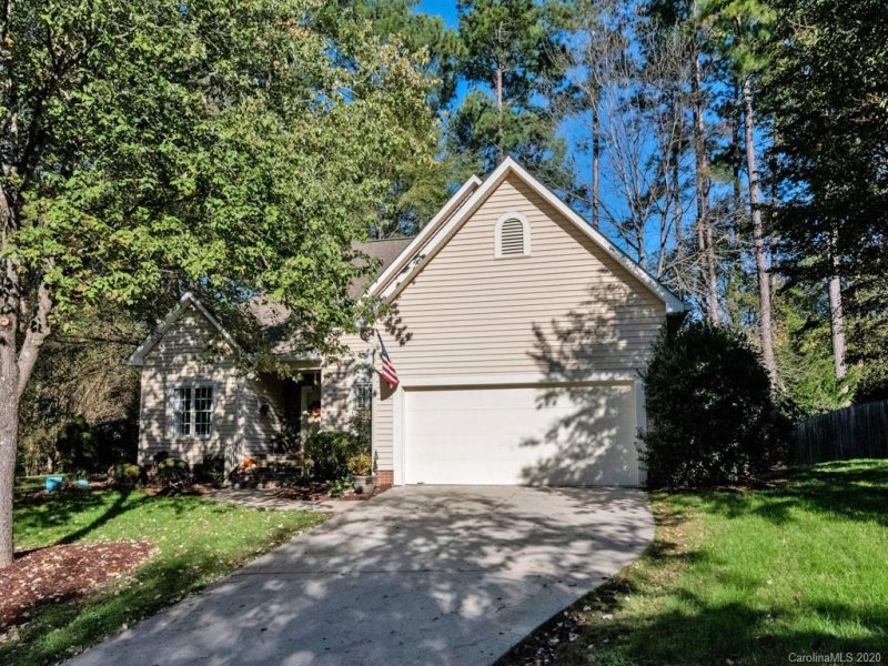 Property image 2 at 7005 Bevington Hollow Circle, Charlotte, NC 28277