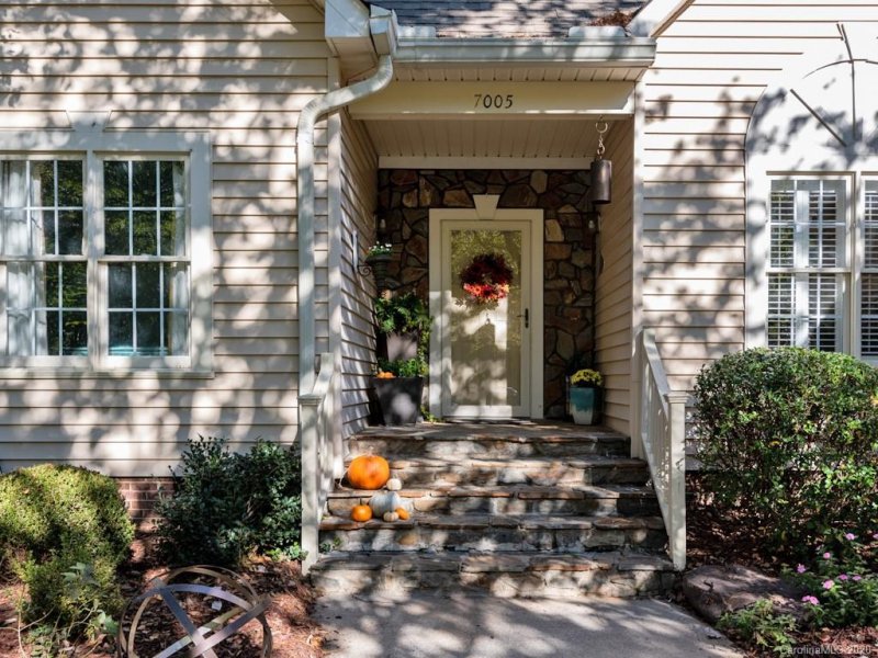 Property image 3 at 7005 Bevington Hollow Circle, Charlotte, NC 28277