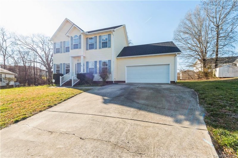 Property image 3 at 974 Avery Court, Concord, NC 28025