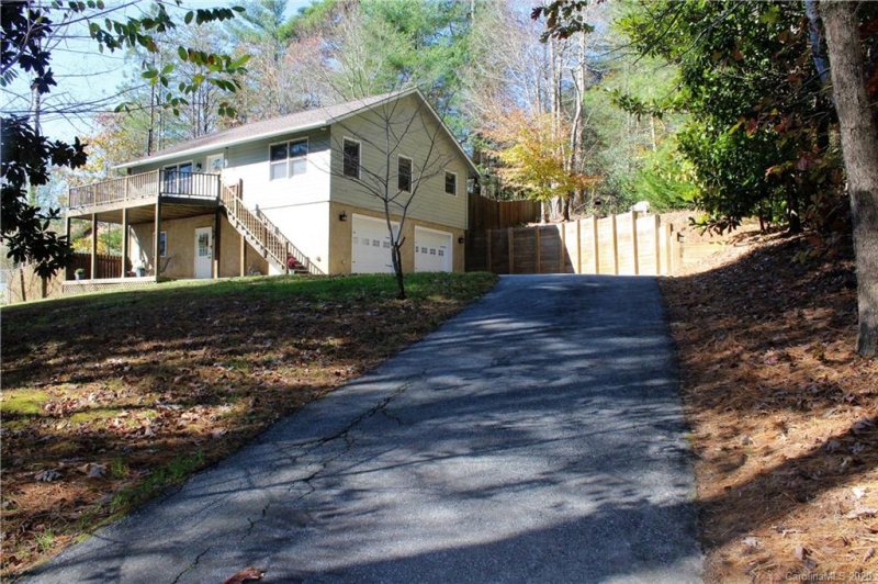 Property image 2 at 115 Fountain Trace Drive, Hendersonville, NC 28739