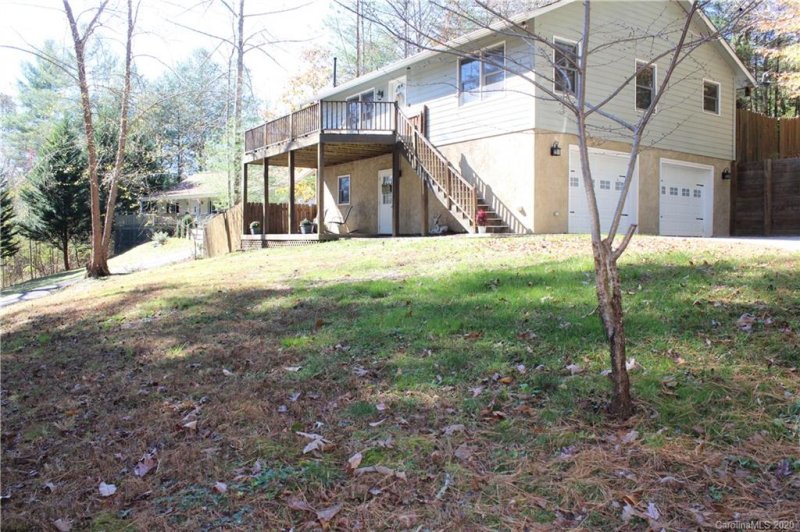 Property image 3 at 115 Fountain Trace Drive, Hendersonville, NC 28739